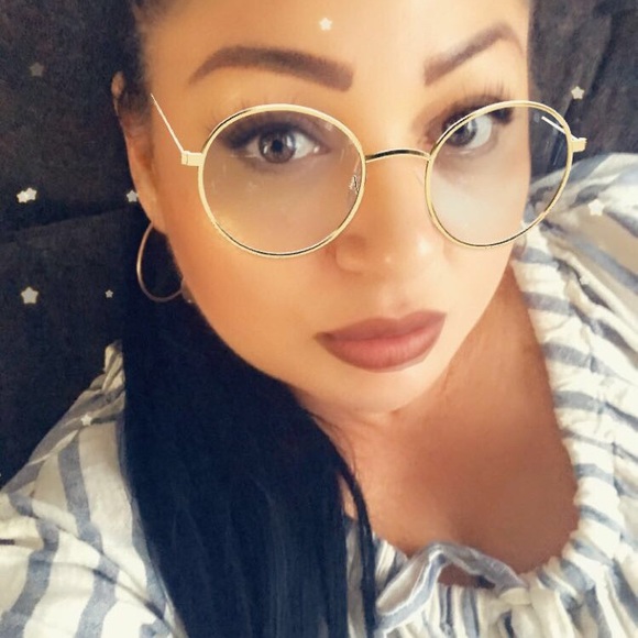 Meet your Posher, Julissa - Picture 1 of 1